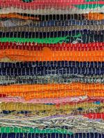 fondo de alfombra textil de color. textura de la alfombra foto