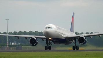 partenza dell'Airbus 330 di Delta Airlines video