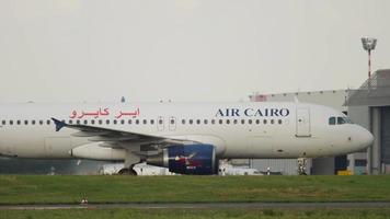 Airbus A320 of Air Cairo taxiing video