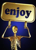 disfruta de la palabra y el esqueleto dorado. foto