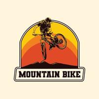 insignia de etiqueta de logotipo de bicicleta de montaña de aventura cuesta abajo dibujada a mano vector