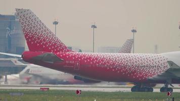 Boeing 747 Rossiya taxiing video