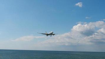 Thomas Cook Airlines Airbus 330 landing video