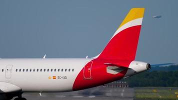 Airbus A320 Iberia turn runway video