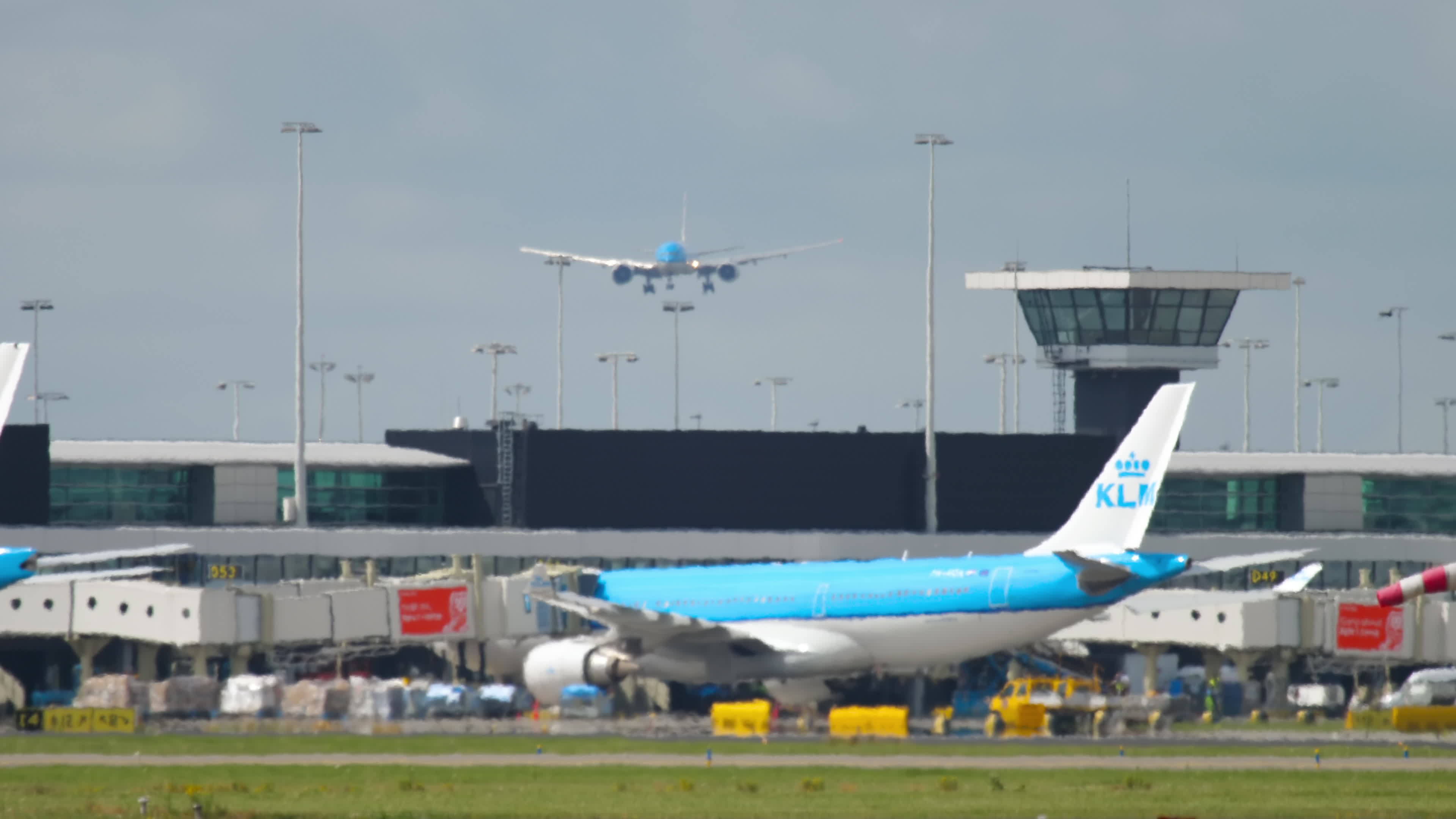 Apron airport Schiphol, traffic 7358372 Stock Video at Vecteezy