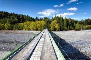 puente de madera a la estación de gibson condado de mackenzie en nueva zelanda foto