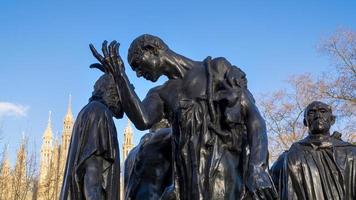 Londres, Reino Unido, 2015-burgueses de la estatua de Calais en los jardines de la torre Victoria foto