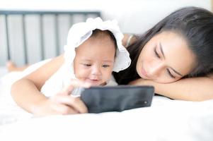 The little baby girl that was just born shortly, Adjusting to learn the things photo