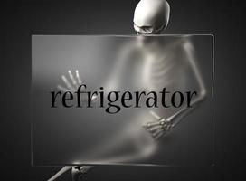 palabra de refrigerador sobre vidrio y esqueleto foto