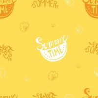 horario de verano y dulce verano. patrón de verano sin costuras. rebanada de sandía con una inscripción sobre fondo amarillo con conchas marinas. ilustración vectorial para diseño, decoración, papel tapiz, textil, impresión vector