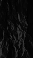 textura de papel arrugado negro realista. viejo grunge áspero aislado en blanco. bordes rasgados. ilustración vectorial vector