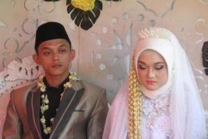 Romantic Indonesian Muslim Bride photo