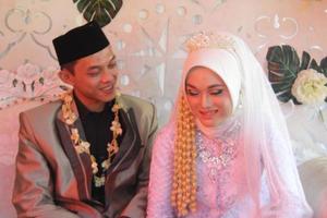 novia musulmana indonesia romántica foto