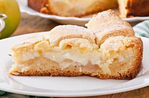 tarta de manzana con crema pastelera foto