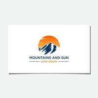 vector de diseño de logotipo de montaña y sol