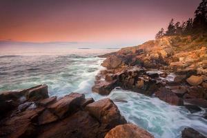 larga exposición de una vista al mar al atardecer foto