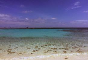 mar turquesa de andaman en tailandia foto