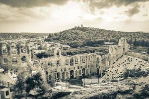 acrópolis de atenas odeón de herodes atticus anfiteatro ruinas grecia. foto