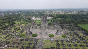 Zeitraffer-Kreis des Prambanan-Tempels aus der Vogelperspektive in Yogyakarta, Indonesien. video