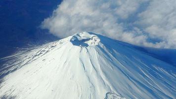 Spitze des Berges. Fuji. vogelperspektive des großen und hohen berges fuji von japan. video