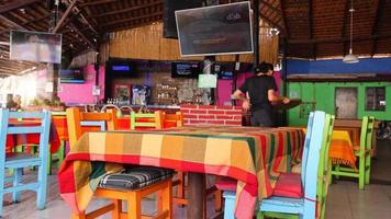 cab san lucas, mexiko, 10. september 2021 - cabo san lucas cafés und restaurants mit mexikanischer nationaler küche in der nähe des marina- und yachtclubbereichs, ein abgangspunkt zum bogen von cabo san lucas, el arco video