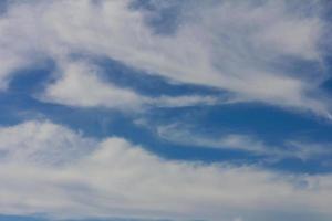 cielo de nubes blancas foto