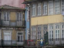 el río duero y la ciudad de porto foto