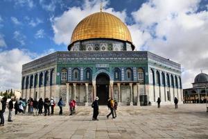 una vista de la cúpula de la roca en jerusalén foto