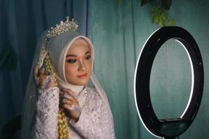 Beautiful Indonesian Muslim bride. photo