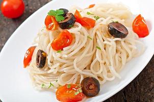 Spaghetti with tomato and olives