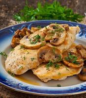 Chicken breast grilled with mushroom
