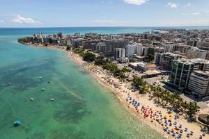 vista aérea de playas en maceio, alagoas, región noreste de brasil. foto