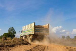 Truck soil to dust photo