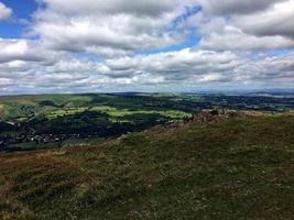 una vista de las colinas caradoc en shropshire foto