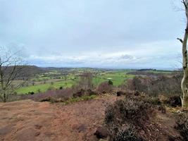 una vista de las colinas bickerton en cheshire foto