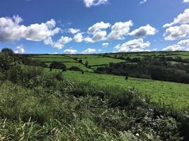 una vista del parque nacional de dartmoor en devon desde la cumbre foto