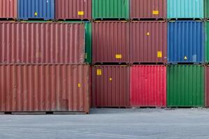 caja de contenedores industriales para carga y carga de carga en trabajos logísticos