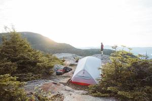 acampar en una montaña foto