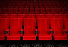 filas de asientos de terciopelo rojo viendo películas en el cine con fondo de banner de espacio de copia. concepto de entretenimiento y teatro. representación de ilustración 3d foto