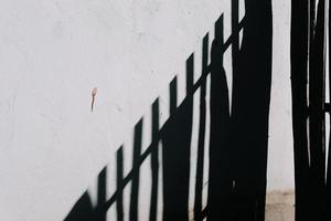 fondo abstracto con sombras duras y contrastantes foto