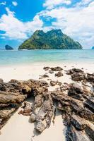 paisajes marinos e islas tropicales en krabi foto