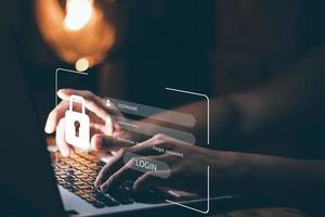elementos esenciales de seguridad cibernética, prevención de delitos digitales por parte de piratas informáticos anónimos, seguridad de datos personales y banca y finanzas.