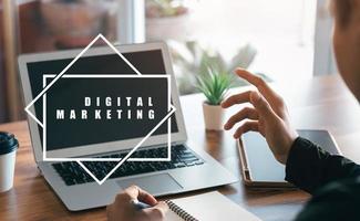 la idea de la tecnología de marketing digital en línea. aumentar la eficiencia de los mecanismos de marketing digital. SEO publicidad. foto