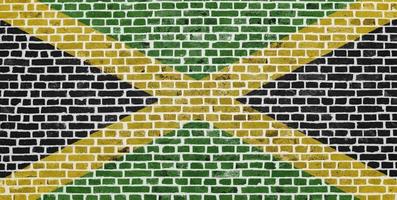 bandera de jamaica pintada en una pared de ladrillos foto