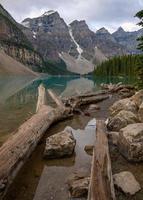 lago moraine, parque nacional de banff, alberta, canadá foto