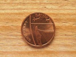 1 penny coin, reverse side, currency of the UK photo