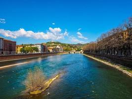 hdr río adigio en verona foto