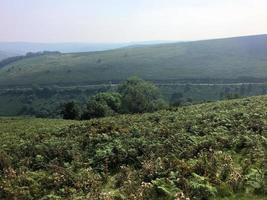 una vista de la campiña galesa en el paso de herradura cerca de llangollen foto