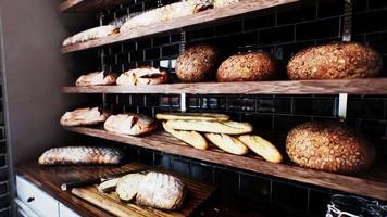 Fresh bread on shelves in bakery video