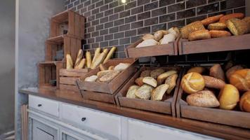 Fresh bread on shelves in bakery video